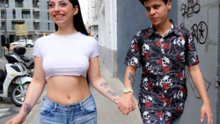 Adelante tortolitos!!! ¿Quieres follar con tu Diosa? Episodio 1: Tímido pichón se estrena con Roma Amor